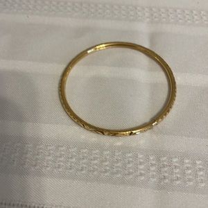 Pretty gold bracelet